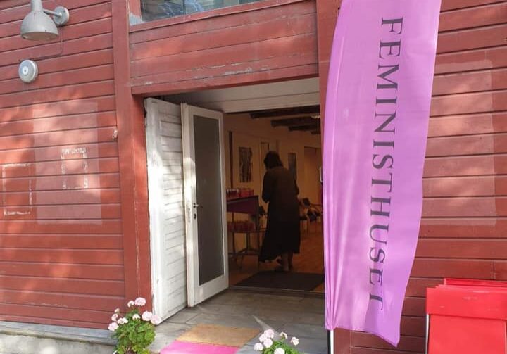 Feministhuset inngangsparti. Foto lånt fra nettsiden.